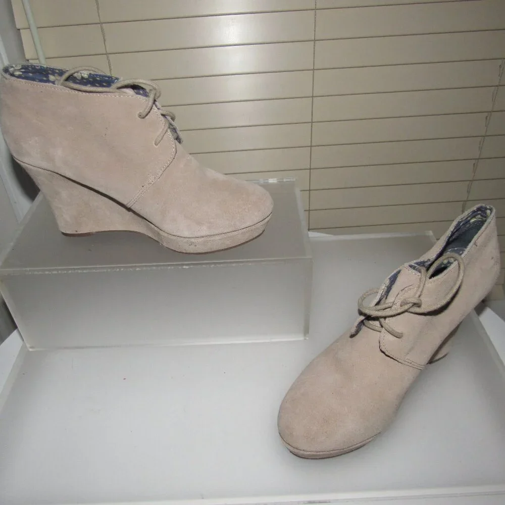 Lucky Brand “Seleste” Suede Lace-Up Wedge Booties 8 M – Soft Taupe Desert-Chukka
